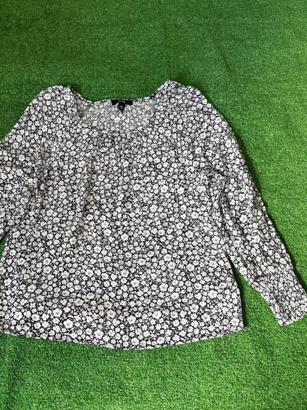 AGB Boho Floral Black Long Sleeve Shirred Cuff Round Neck Blouse Top Size M